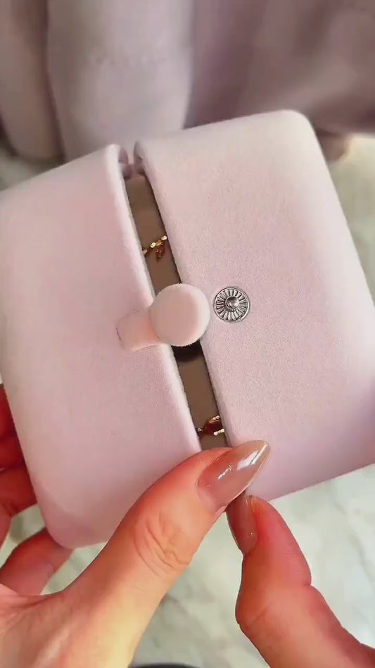 ✨💎 Luxury Floral Crystal Bracelet for Women 🌸💖

Or these short options:

🌸 Elegant Floral Bracelet ✨

💎 Luxury Crystal Bracelet 💖

🌹 Rose Crystal Bracelet ✨

💫 Premium Women's Bracelet 💎

🎁 Luxury Sparkle Bracelet ✨


Best Title: 🌸✨ Luxury Flor