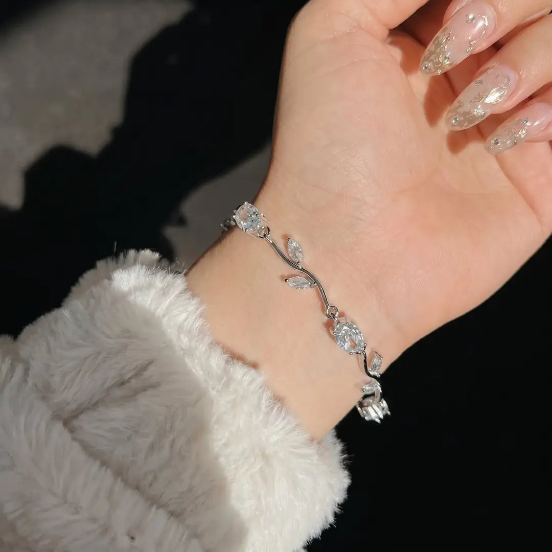 ✨💎 Luxury Floral Crystal Bracelet for Women 🌸💖

Or these short options:

🌸 Elegant Floral Bracelet ✨

💎 Luxury Crystal Bracelet 💖

🌹 Rose Crystal Bracelet ✨

💫 Premium Women's Bracelet 💎

🎁 Luxury Sparkle Bracelet ✨


Best Title: 🌸✨ Luxury Flor